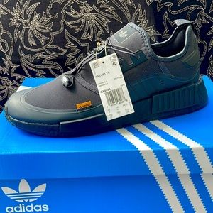 Adidas men shoe size  10.5